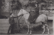Gladys-Mullin-on-horseback-1000