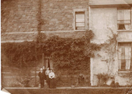 Dr James Mullin and Ann with their children Gladys and Justin at Conway Road, 1904